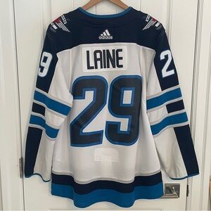 In good condition. Any questions, please don’t hesitate to ask. Thanks.